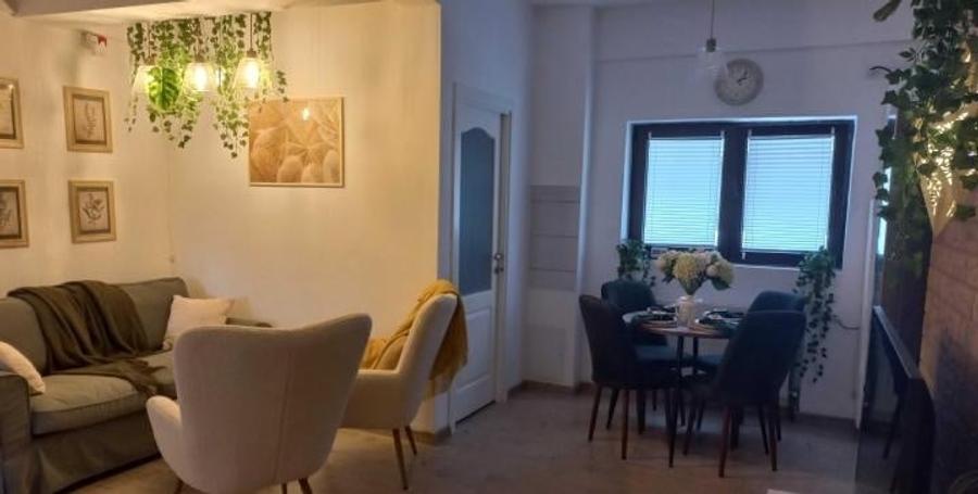 Apartament cu 3 camere semidecomandat, mobilat în Calea Călărașilor
