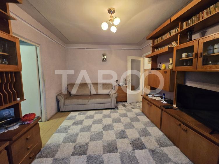 Apartament cu 2 camere semidecomandat, mobilat în Vasile Aaron