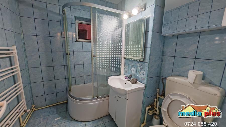 Apartament cu 3 camere decomandat în Micro 17