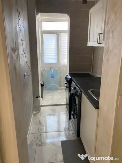 Apartament cu 3 camere semidecomandat în Giurgiului