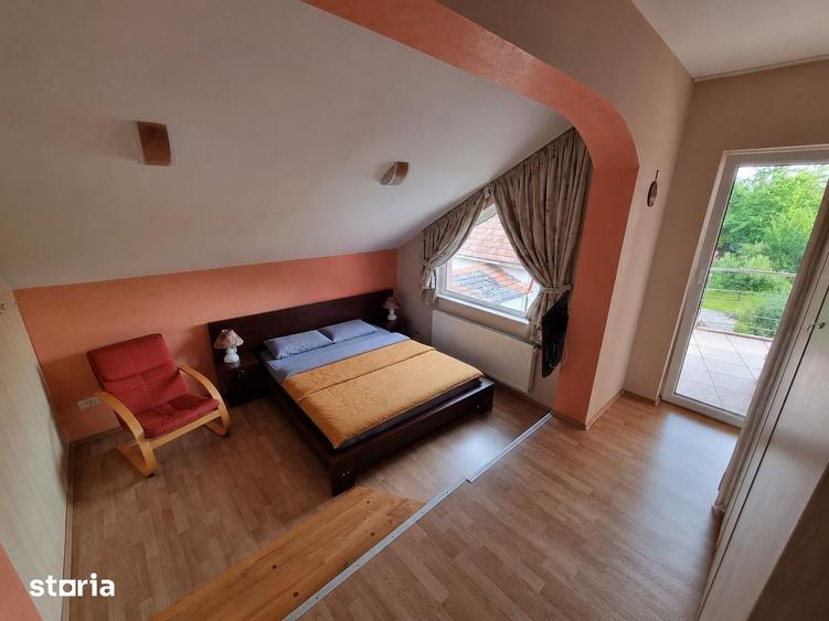 Casă cu 5 camere cu Teren 1000 Mp în Cristian