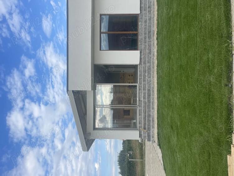 Casă cu 3 camere cu Teren 2832 Mp în Apa
