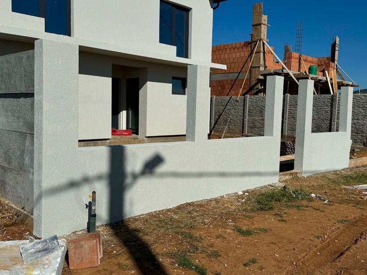 Casă cu 4 camere în Central