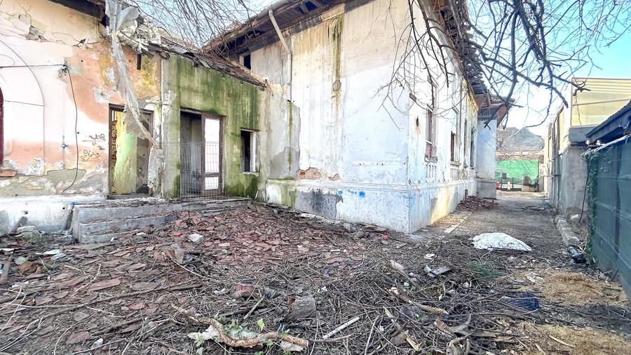 Casă individuală cu 22 camere cu Canalizare în Ultracentral