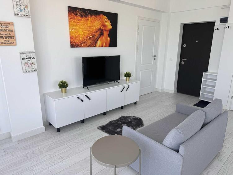 Apartament cu 2 camere semidecomandat în Jiului