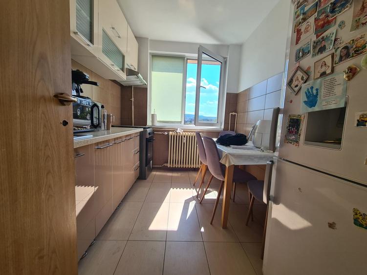 Apartament cu 3 camere semidecomandat, mobilat în Grigorescu