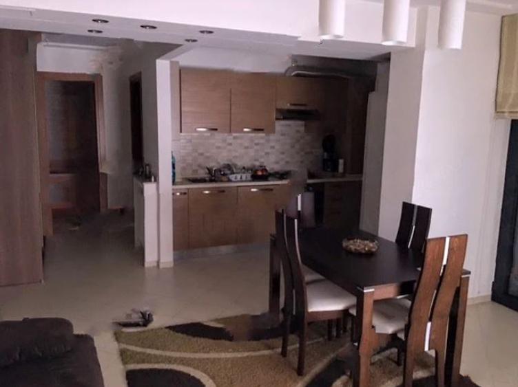 Apartament cu 3 camere semidecomandat în P-ța Muncii