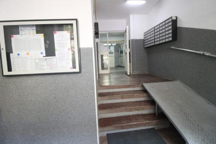 Garsonieră decomandată, mobilată în Vitan Mall