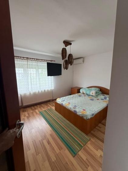 Apartament cu 3 camere decomandat, mobilat în Central