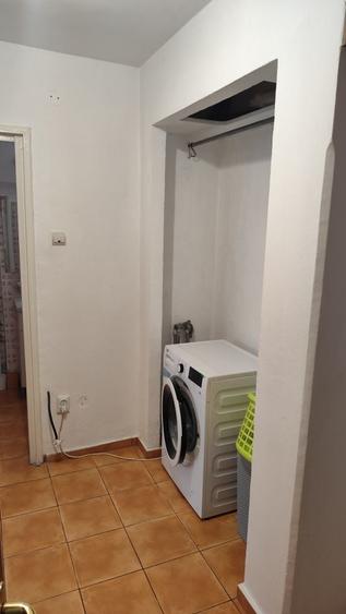 Apartament cu 3 camere semidecomandat în Obor