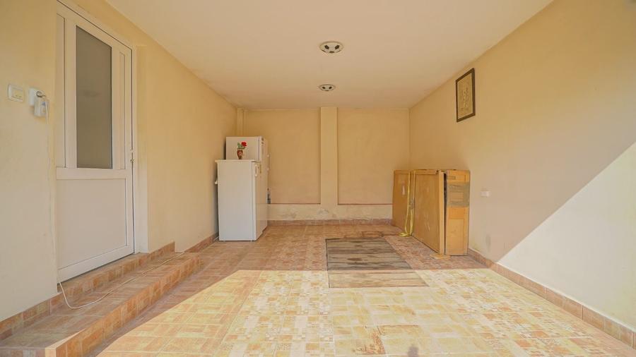 Casă cu 4 camere în Central