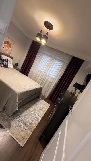 Apartament cu 3 camere decomandat, mobilat în Unirii