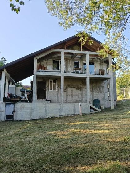 Casă cu 4 camere în Central