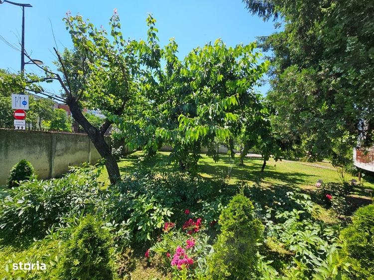 Casă cu 4 camere cu Canalizare în Central