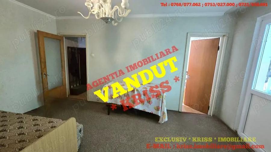 Apartament cu 3 camere semidecomandat în Trivale