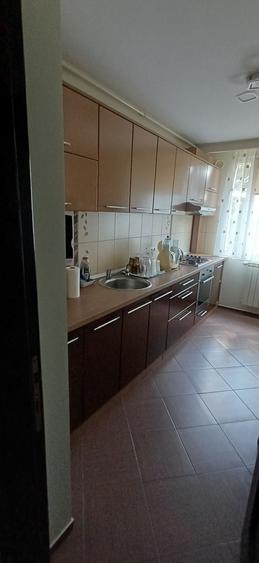 Apartament cu 3 camere decomandat în Bughea de Sus