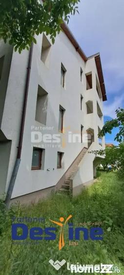 Casă cu 11 camere cu Teren 500 Mp în Valea Lupului