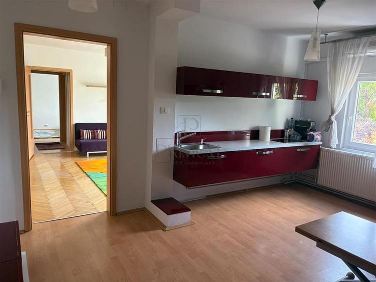 Apartament cu 3 camere semidecomandat în Complex Studențesc