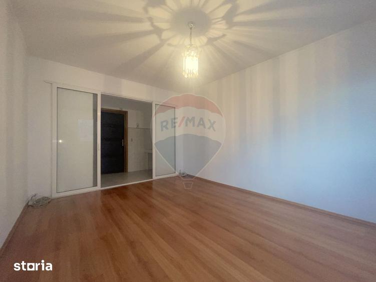 Garsonieră în Est