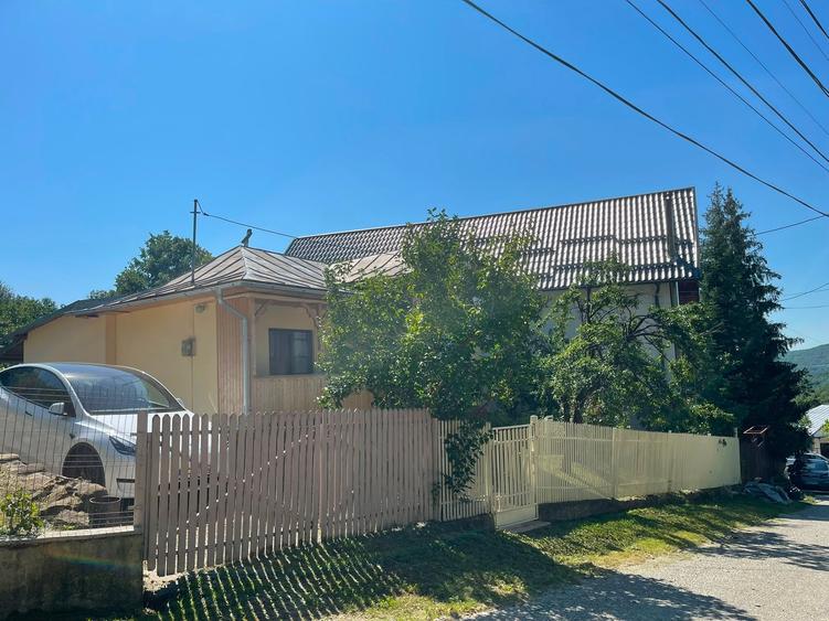 Casă individuală cu 2 camere cu Teren 1087 Mp în Telega