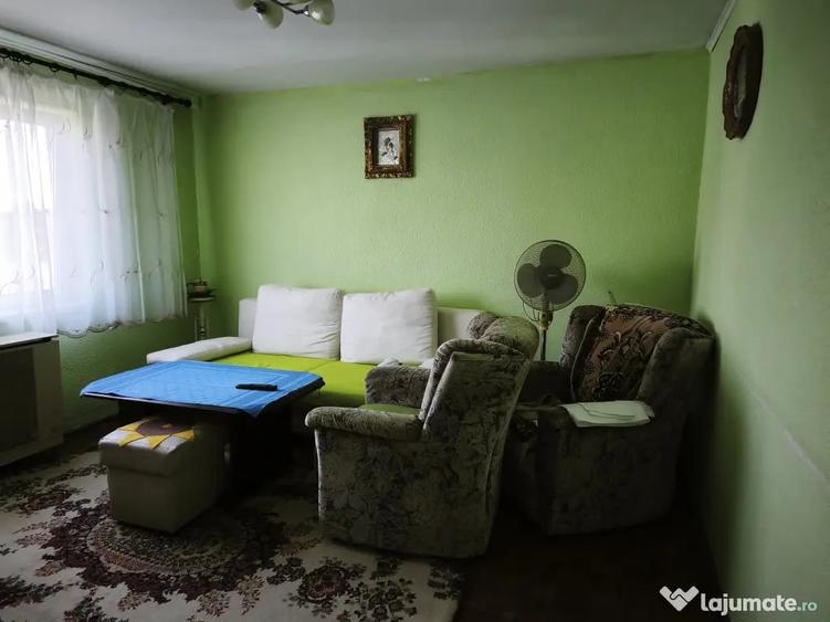 Apartament cu 3 camere decomandat în Exterior Vest