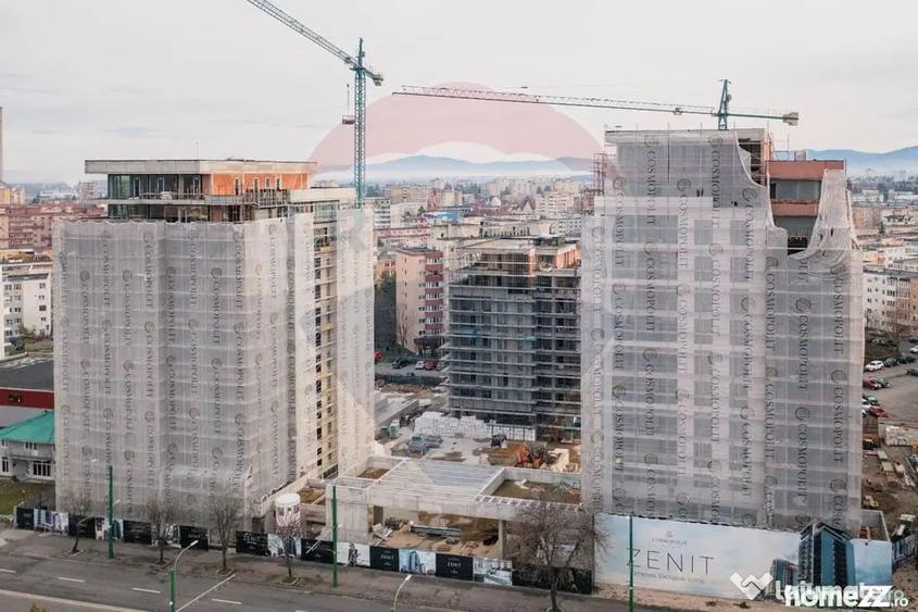 Apartament cu 4 camere decomandat în Răcădău