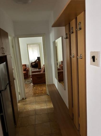 Apartament cu 4 camere semidecomandat, mobilat în Inel II