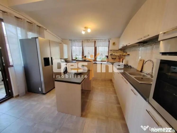 Apartament cu 3 camere decomandat în Valea Adâncă