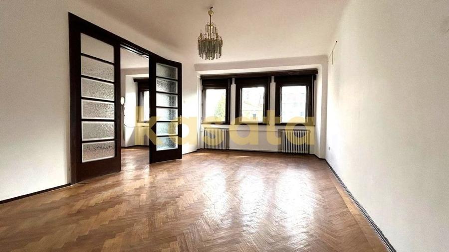 Apartament cu 4 camere circular în Banu Manta