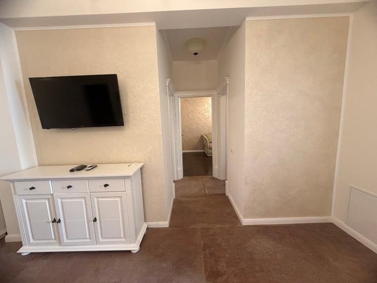 Apartament cu 3 camere decomandat, mobilat în Dumbrăvița