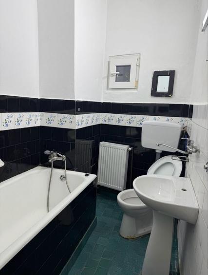 Casă cu 3 camere cu Teren 300 Mp în Central