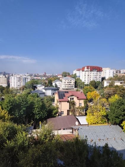 Apartament cu 3 camere semidecomandat, mobilat în Tătărași
