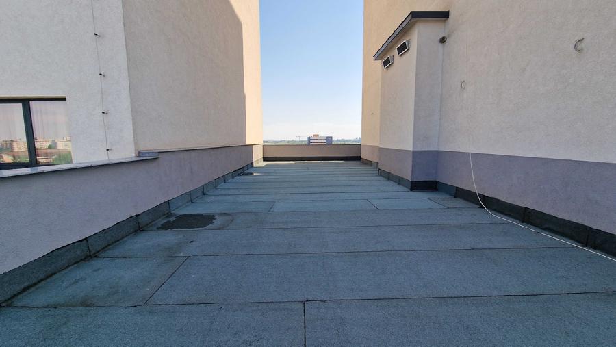 Apartament cu 4 camere semidecomandat în Timpuri Noi