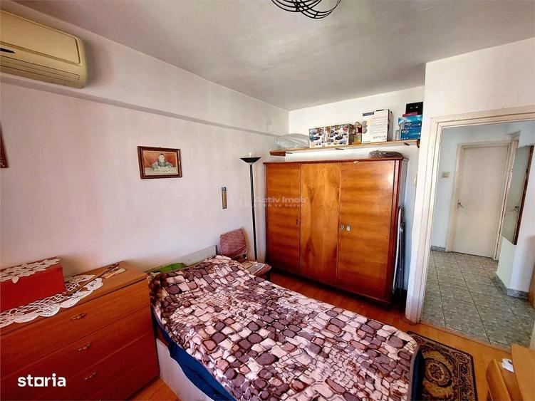 Apartament cu 3 camere decomandat în Piața