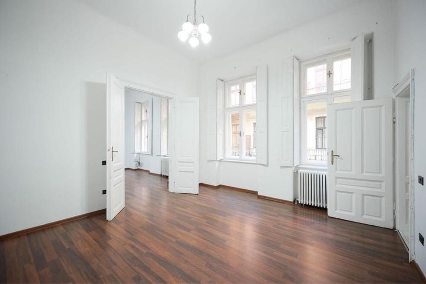 Apartament cu 4 camere semidecomandat în Ultracentral
