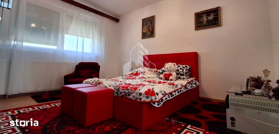 Casă cu 5 camere cu Teren 1439 Mp în Ineu