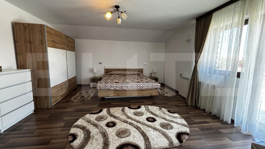 Casă individuală cu 6 camere cu Canalizare în Cârcea