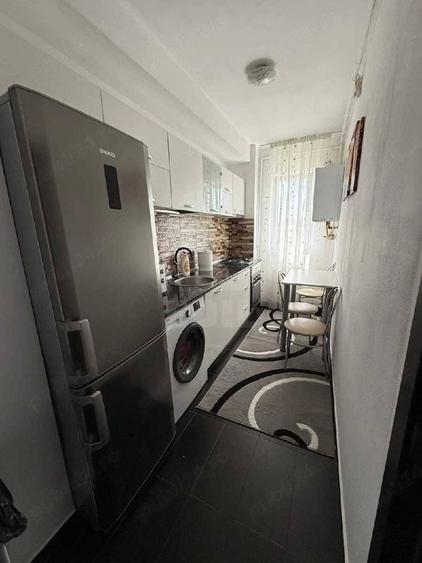 Apartament cu 3 camere decomandat în Iris