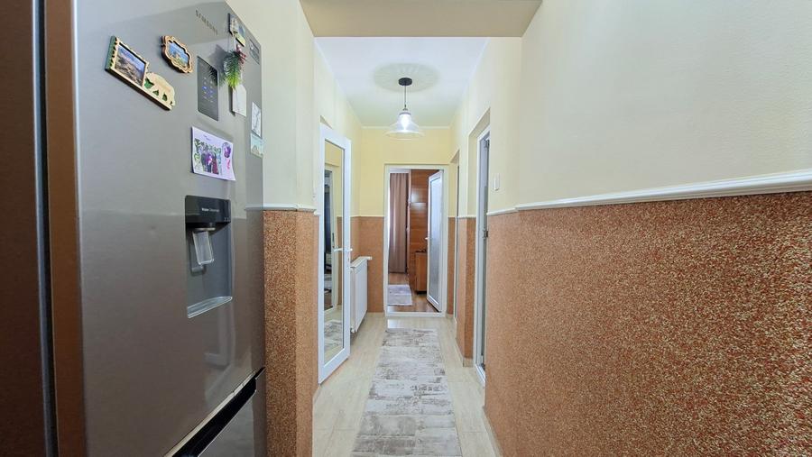 Apartament cu 2 camere decomandat în Micro 19