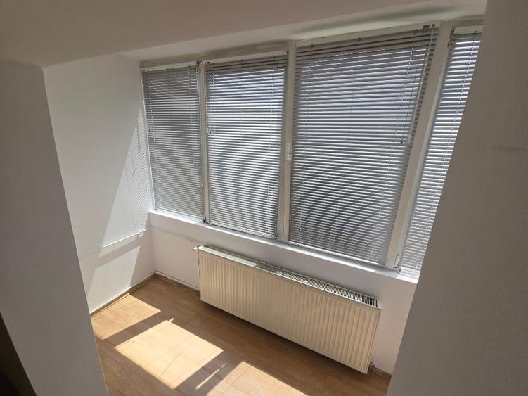 Apartament cu 3 camere decomandat, mobilat în Complex Studențesc