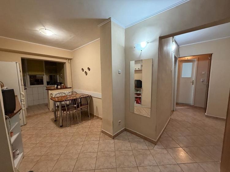 Apartament cu 3 camere decomandat în Decebal