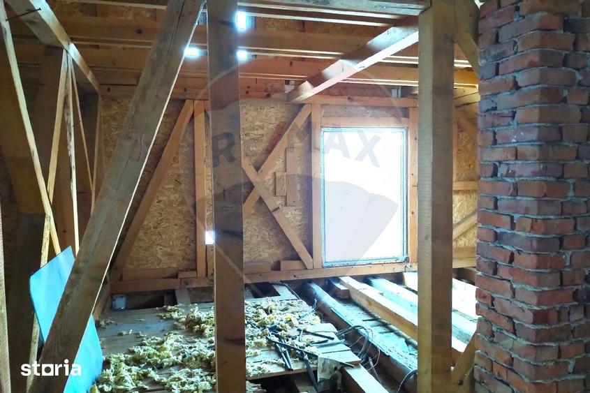 Casă cu 6 camere cu Teren 1000 Mp în Schei
