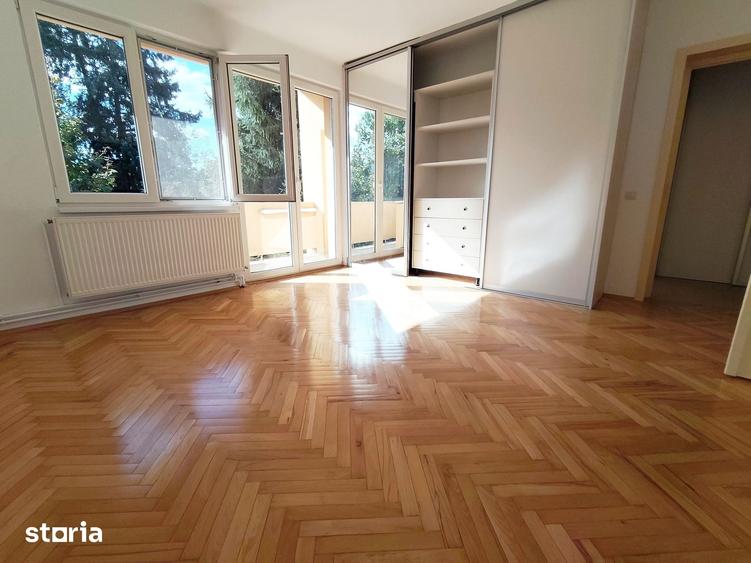 Apartament cu 4 camere în Plopilor
