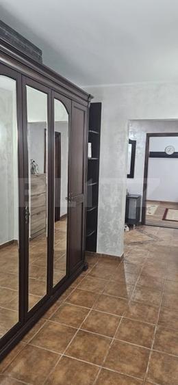 Apartament cu 3 camere decomandat, mobilat în Podu Roș