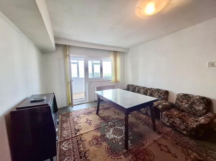 Apartament cu 4 camere decomandat, mobilat în Colentina