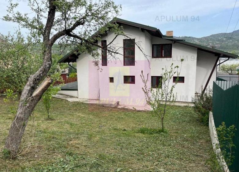 Casă cu Teren 649 Mp în Central