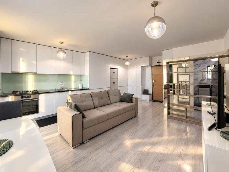 Apartament cu 2 camere semidecomandat, mobilat în Torontalului