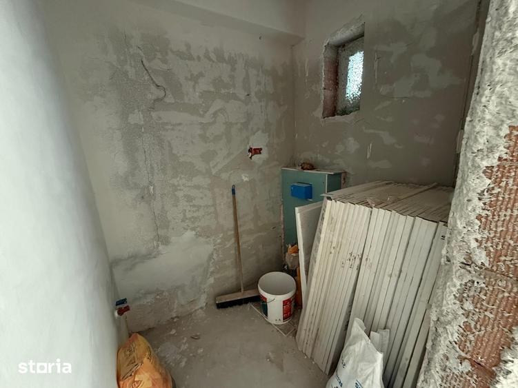 Casă cu 4 camere cu Teren 220 Mp în Ghencea