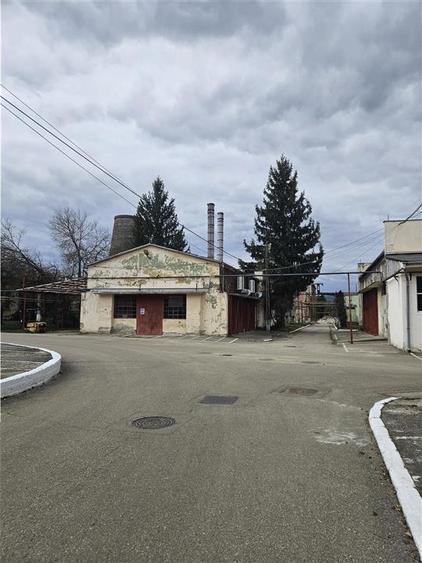 Spațiu industrial, de 600 mp, în Periferie