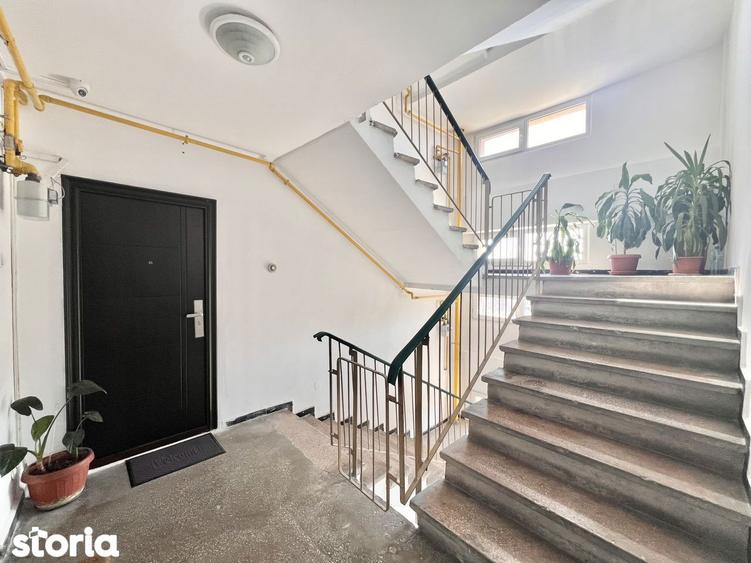 Apartament cu 3 camere, mobilat în Văcăresti